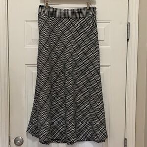 3/$15 East 5th Black and White Houndstooth Plaid A-Line Midi Skirt Size 10